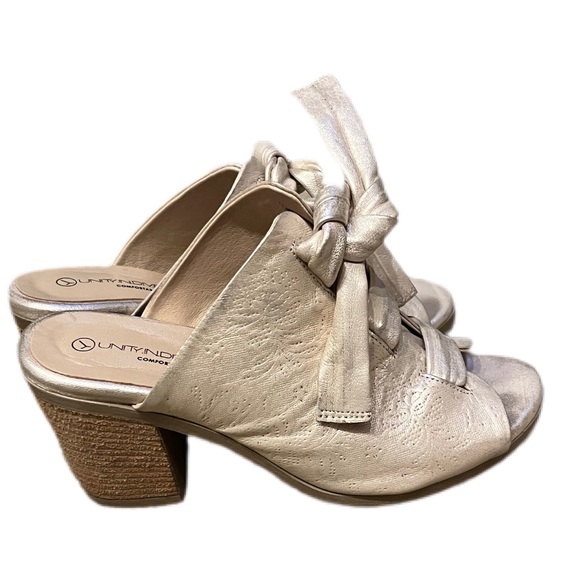 Unity in Diversity Fabiana Sandals - Picture 6 of 10